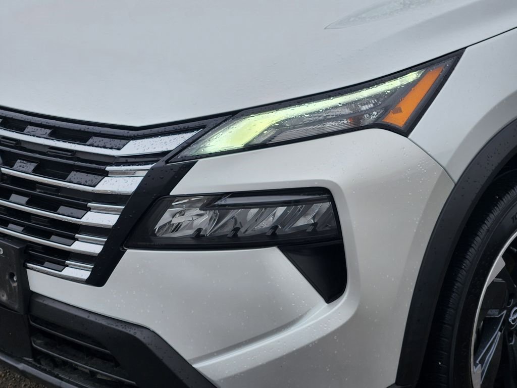 Used 2024 Nissan Rogue SV image 10