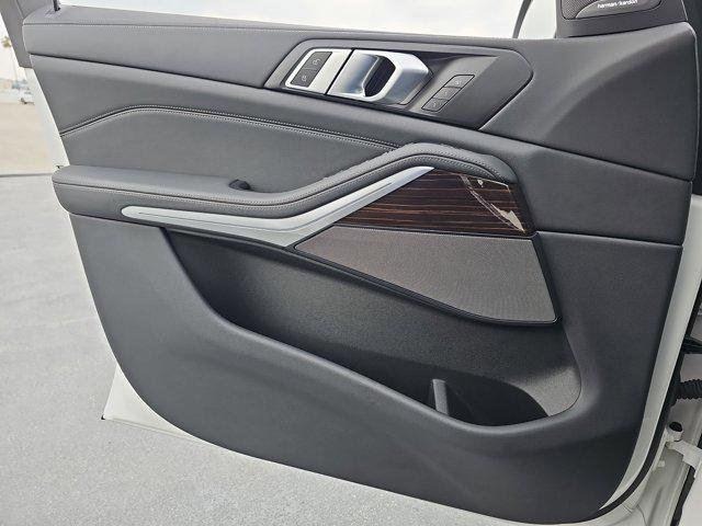 Used 2025 BMW X5 sDrive40i w/ Premium Package image 27