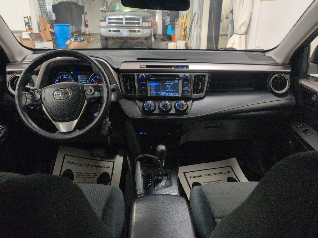 Used 2018 Toyota RAV4 LE image 9