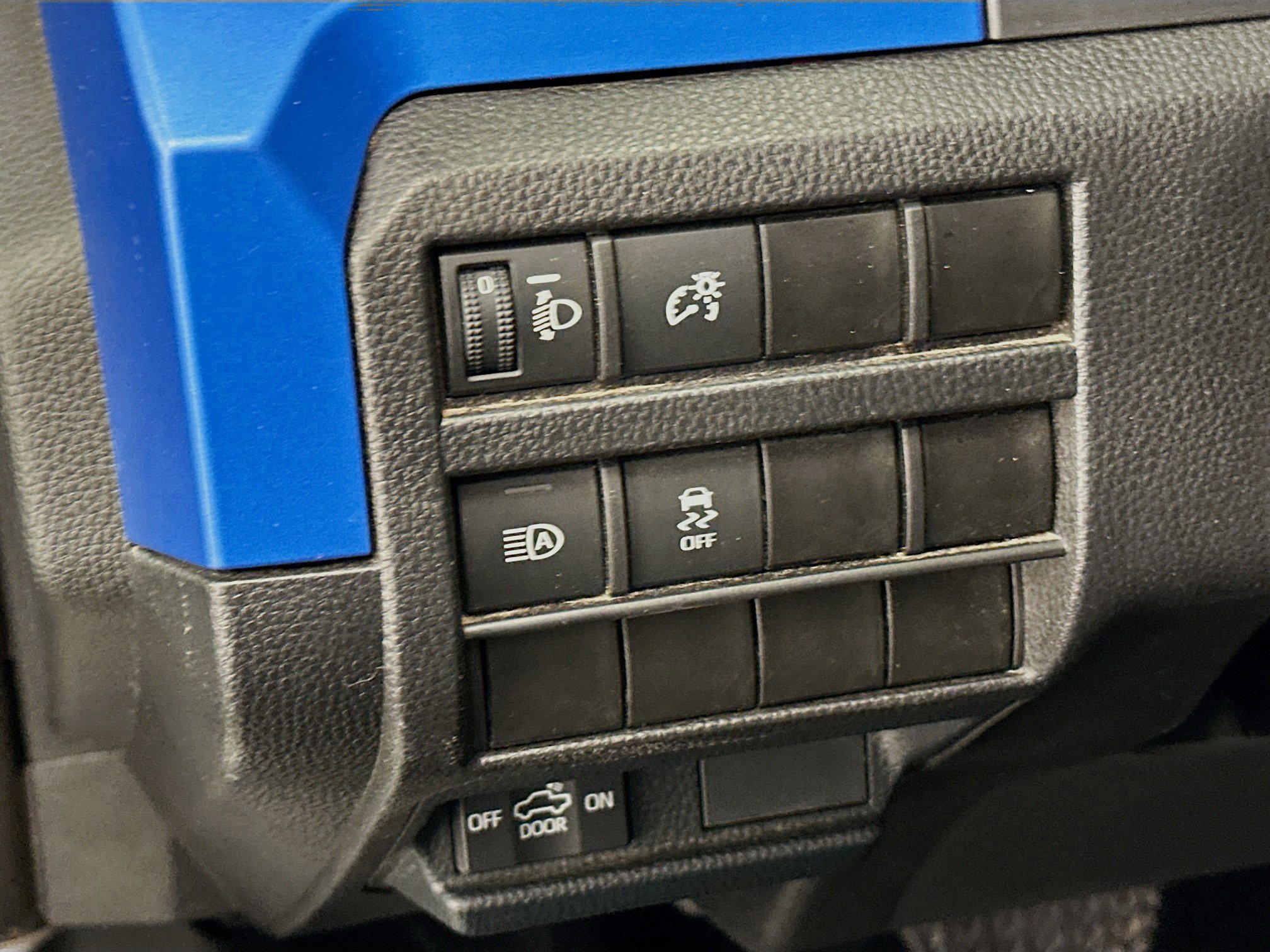 Used 2025 Toyota Tacoma TRD Off-Road image 17