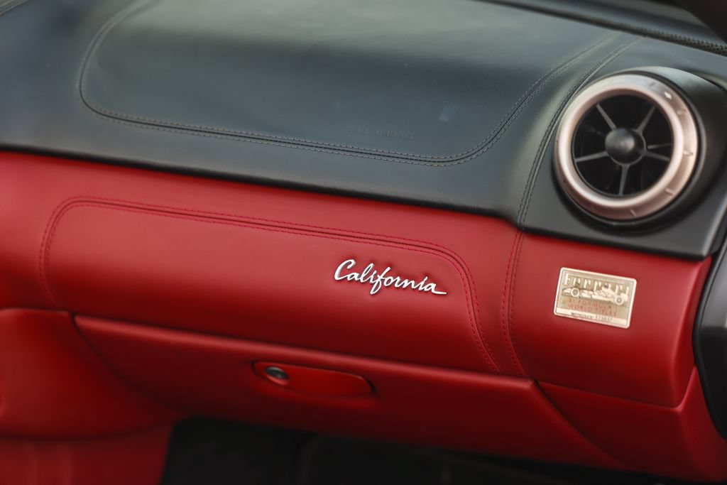 Used 2010 Ferrari California RWD image 28