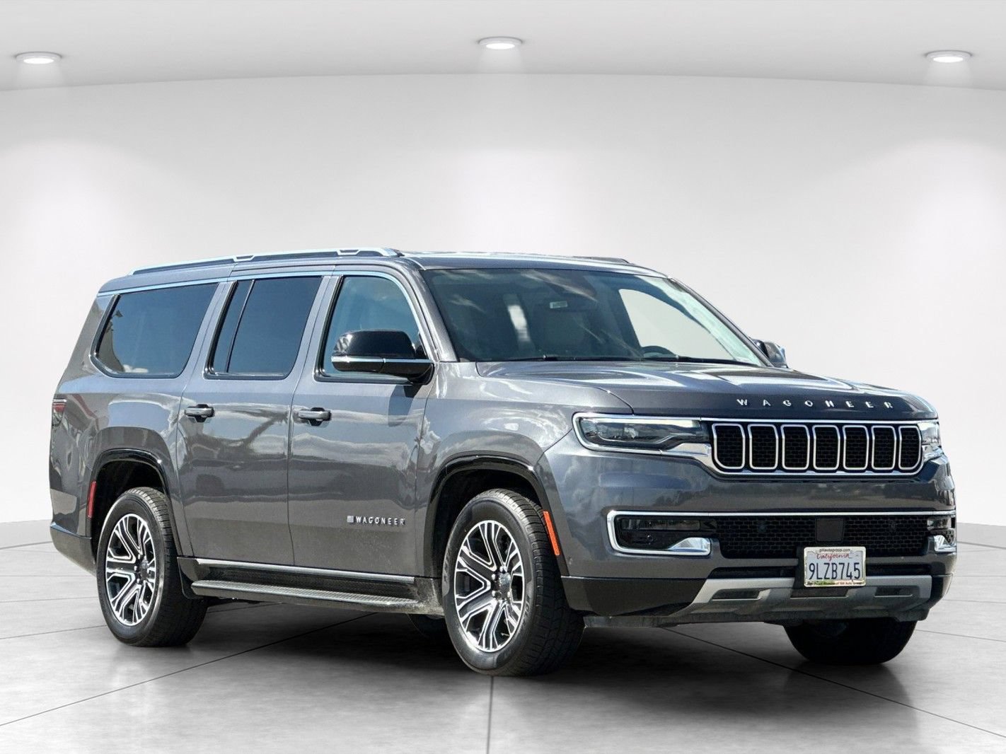 Used 2024 Jeep Wagoneer L Series II w/ Flexible Seating Group AWD/4WD image 8