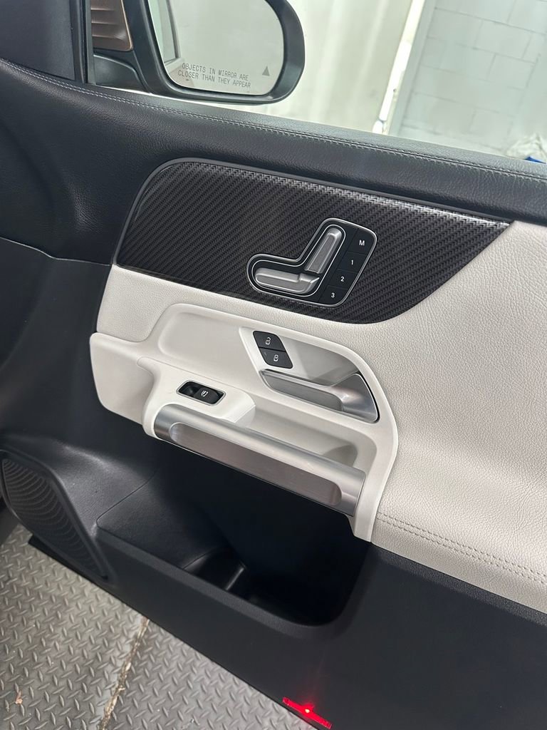 Used 2022 Mercedes-Benz GLB 35 AMG 4MATIC image 28