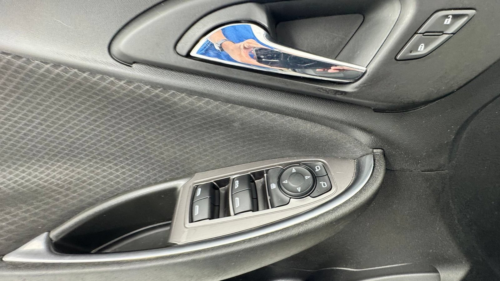 Used 2022 Chevrolet Malibu LT FWD image 17