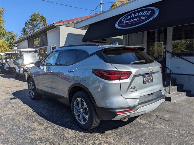 Used 2025 Chevrolet Blazer LT w/ Convenience Package FWD image 3