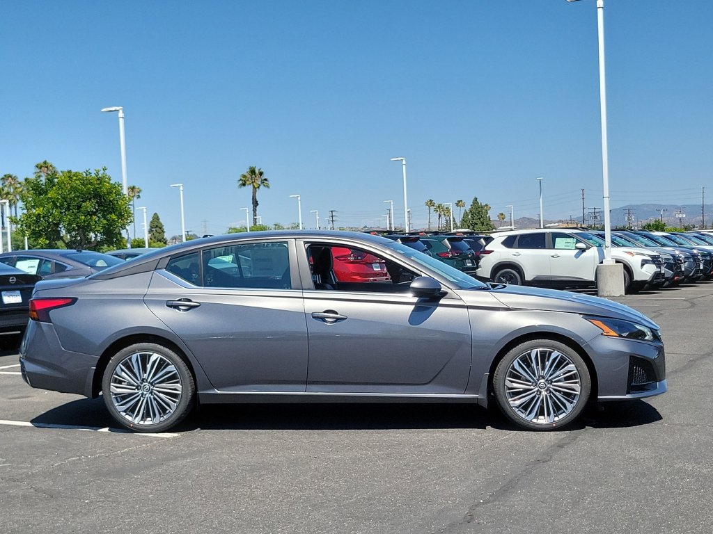 New 2026 Nissan Altima 2.5 SV w/ SV Premium Package FWD image 8