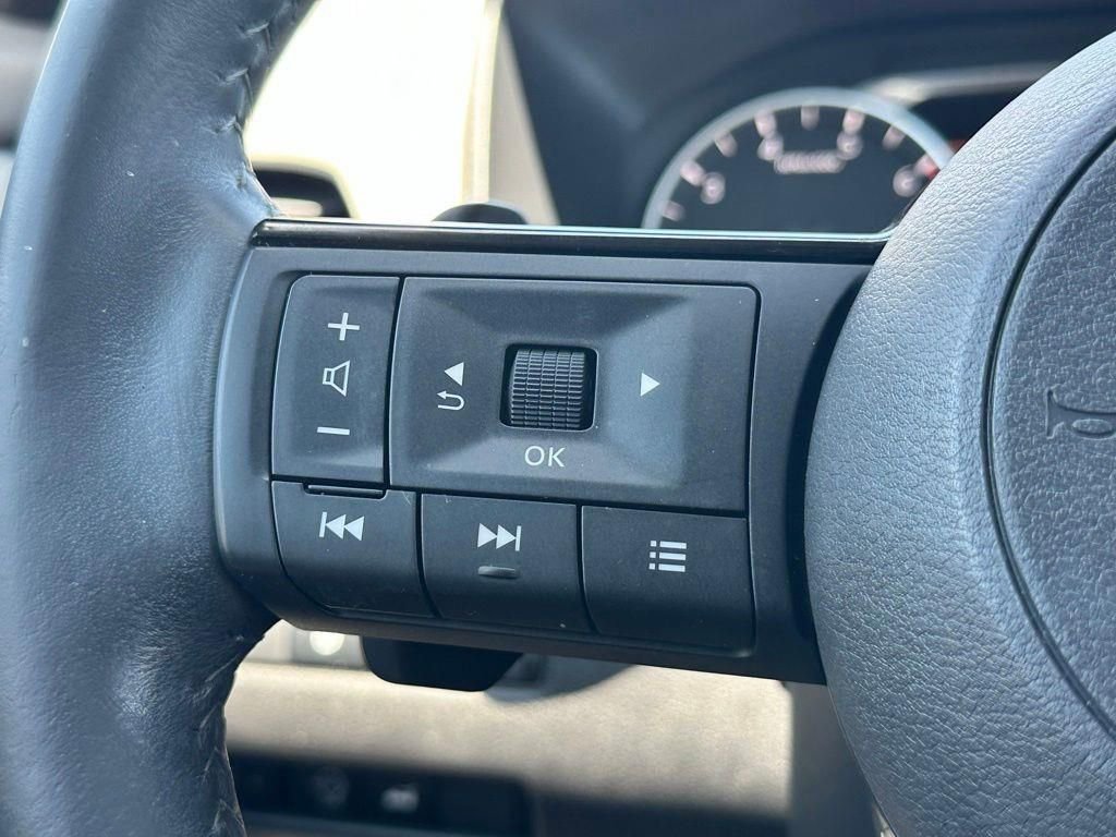 Used 2023 Nissan Rogue SL AWD/4WD image 12