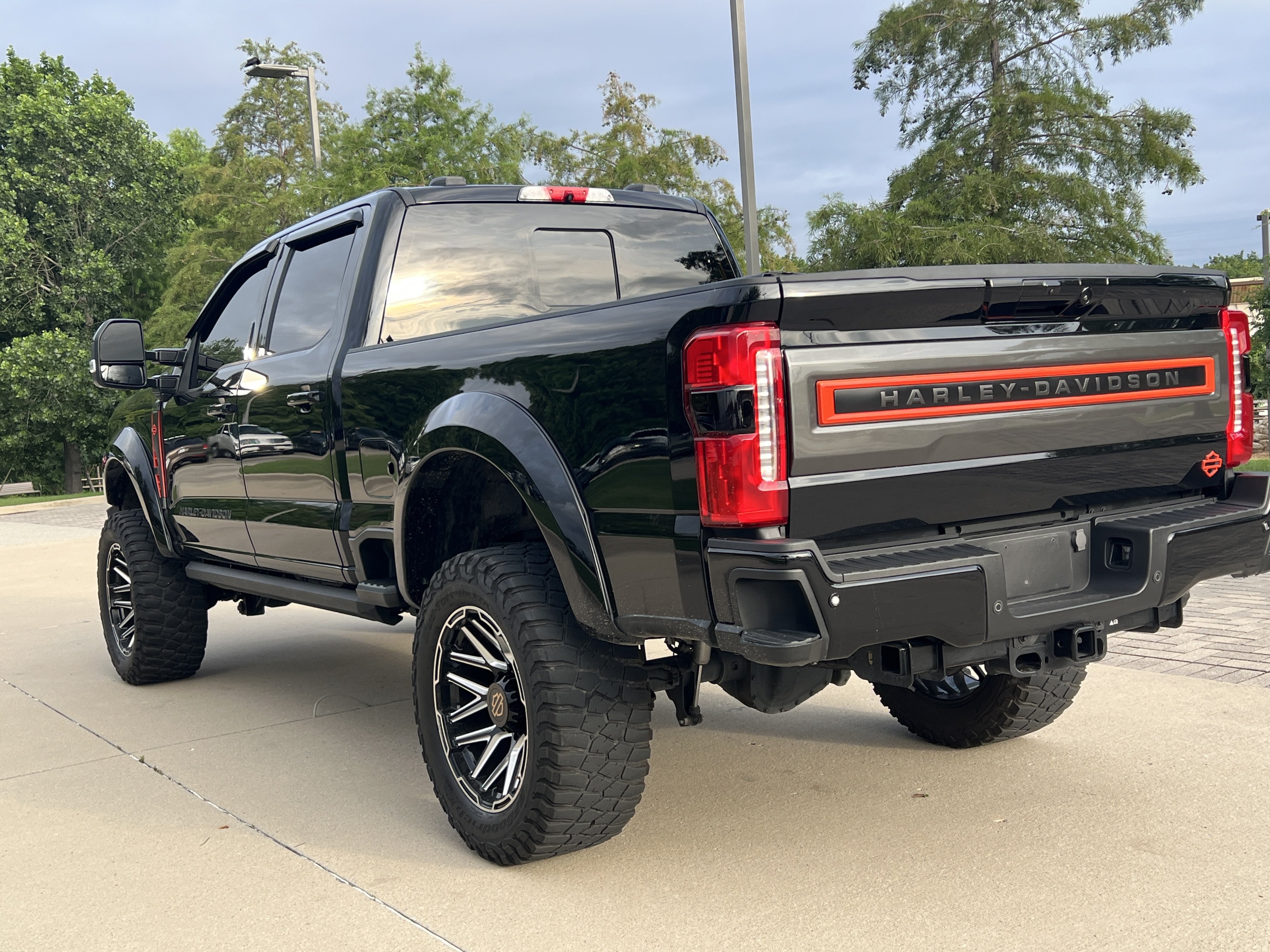 Used 2023 Ford F250 Lariat w/ Lariat Ultimate Package AWD/4WD image 8