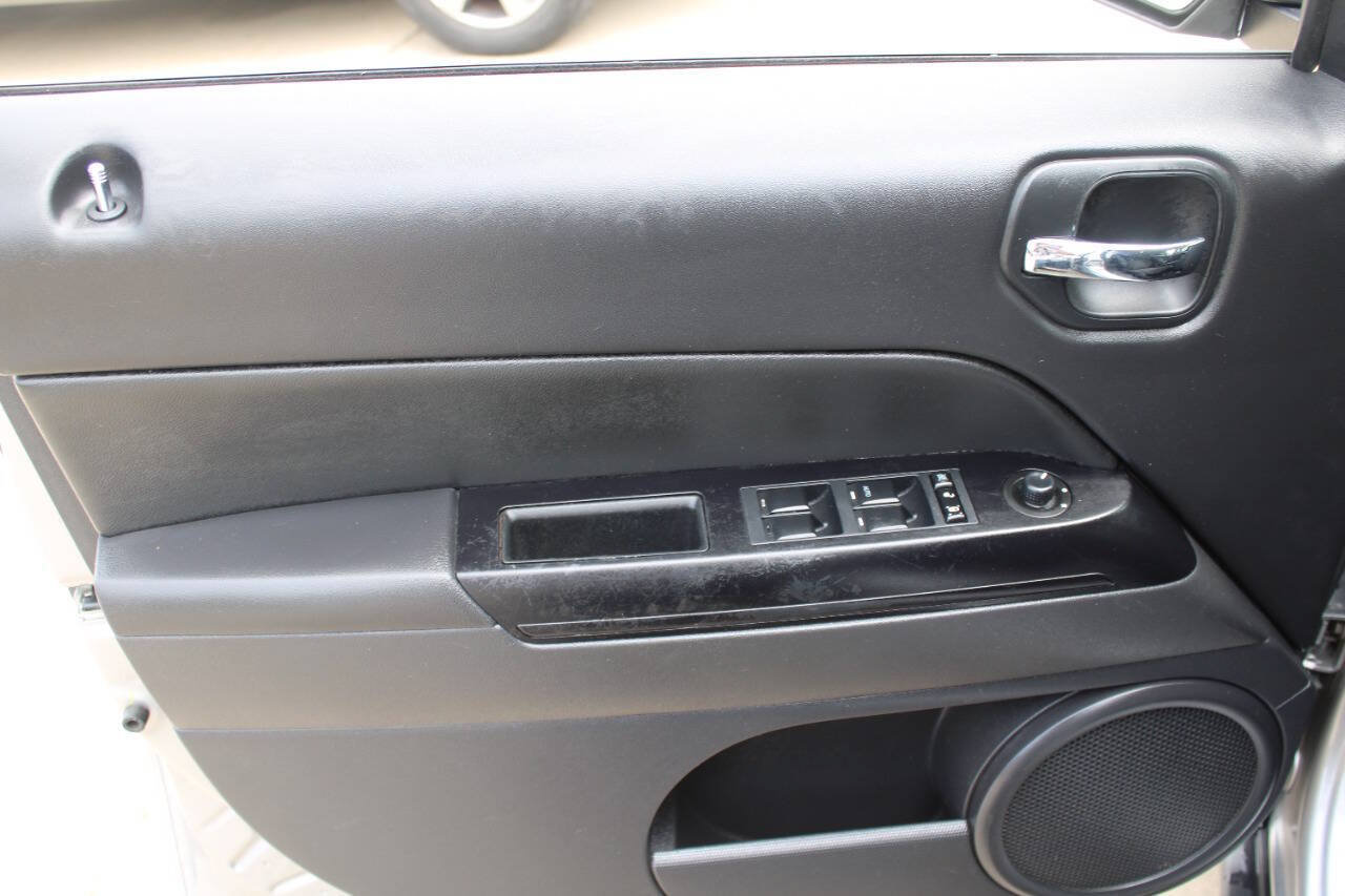 Used 2017 Jeep Patriot Latitude FWD image 18