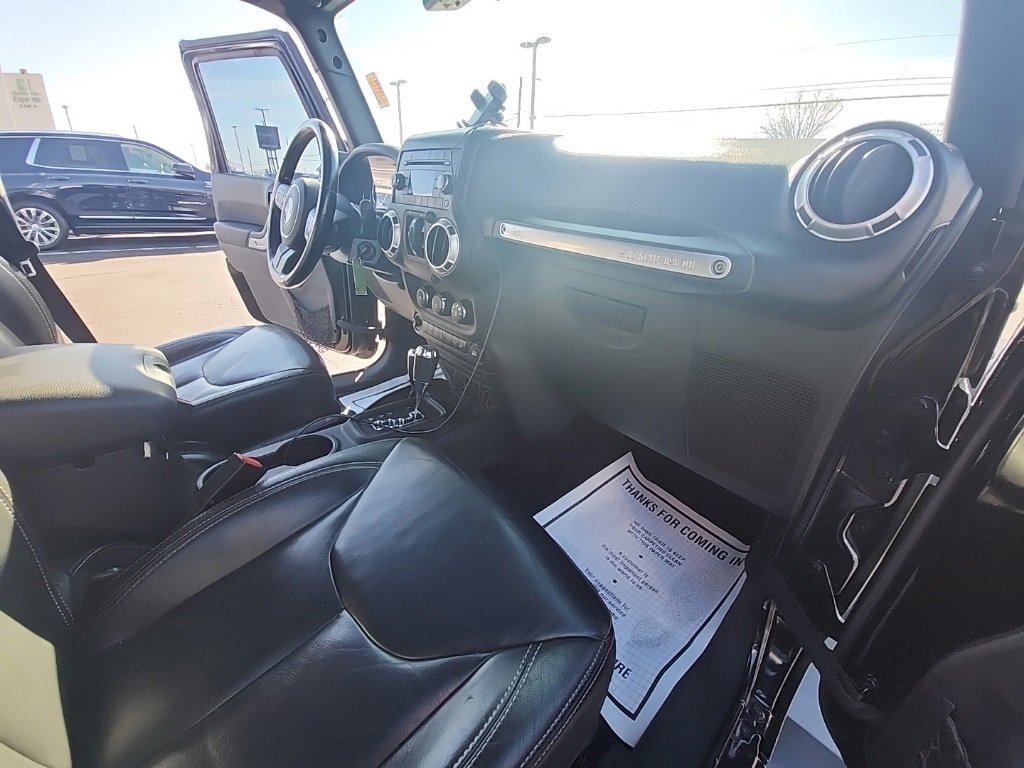 Used 2015 Jeep Wrangler Unlimited Sahara image 18