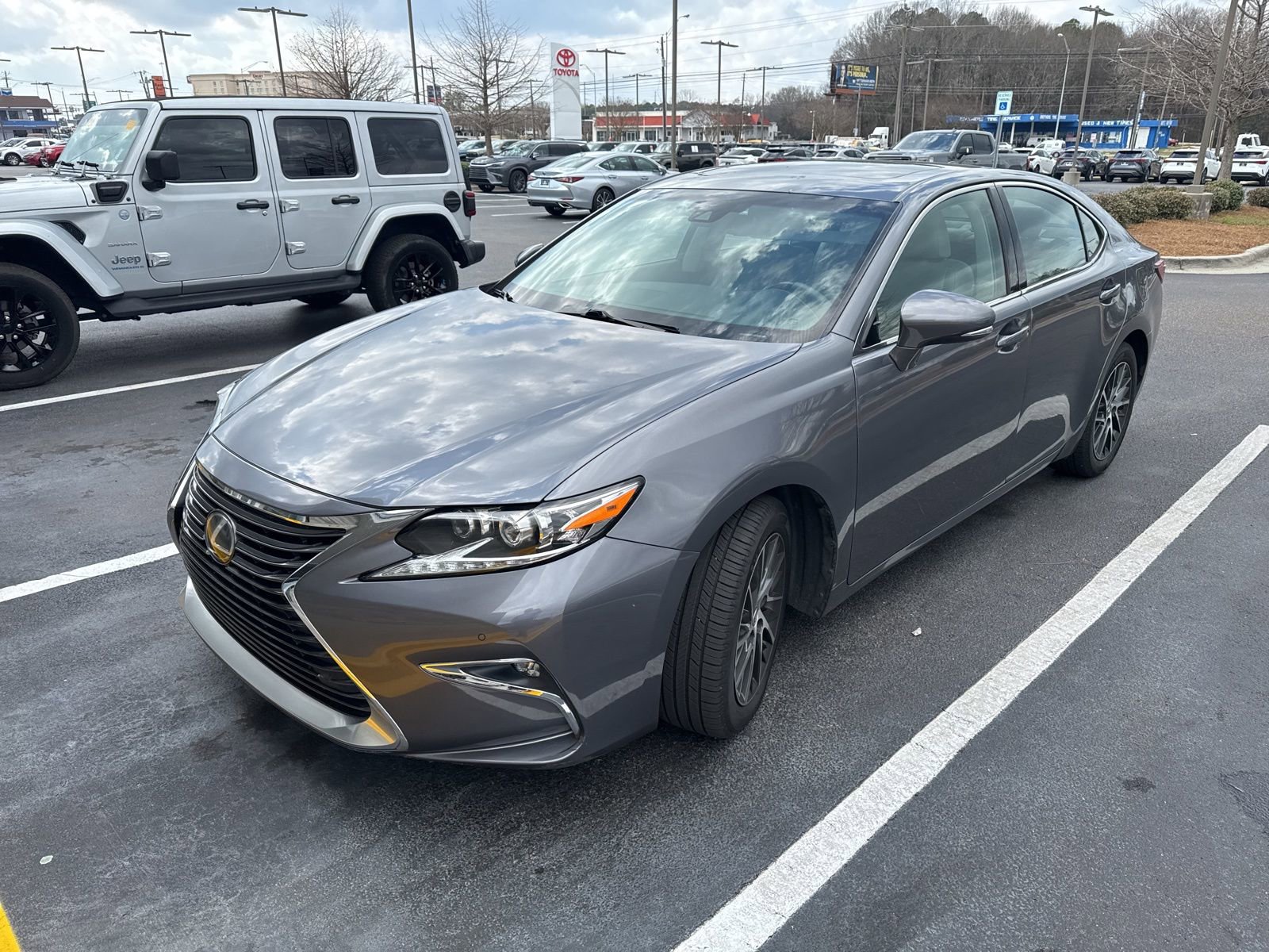 Used 2017 Lexus ES 350 w/ Luxury Package image 3