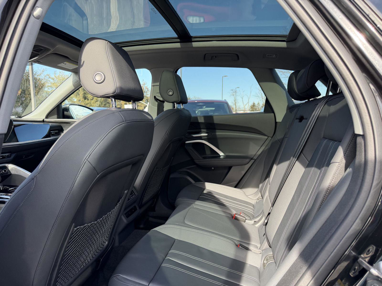 Used 2025 Audi Q5 Premium w/ Convenience Package image 22