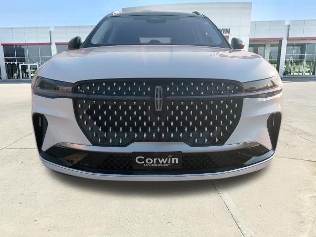 Used 2025 Lincoln Nautilus Reserve AWD/4WD image 4