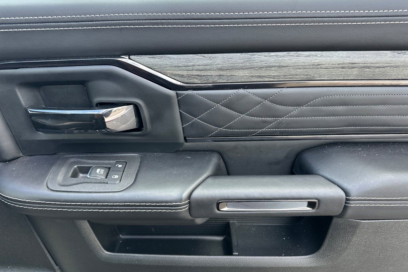 Used 2025 RAM 3500 Limited image 20