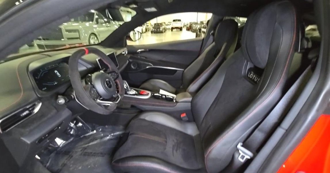 Used 2025 Lotus Emira RWD image 5