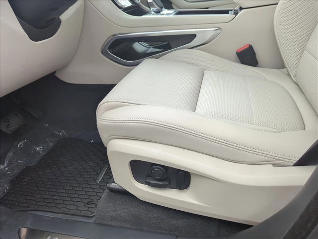 Used 2025 Jaguar F-PACE R-Dynamic S image 4