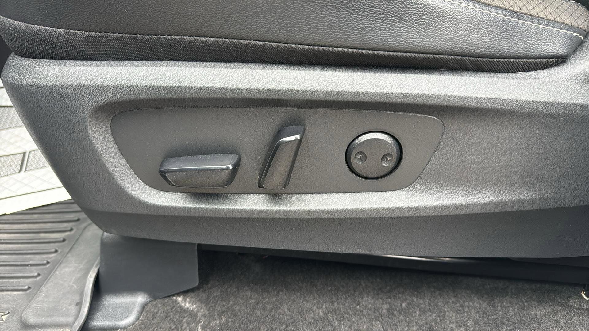 Used 2024 Nissan Pathfinder SL image 26