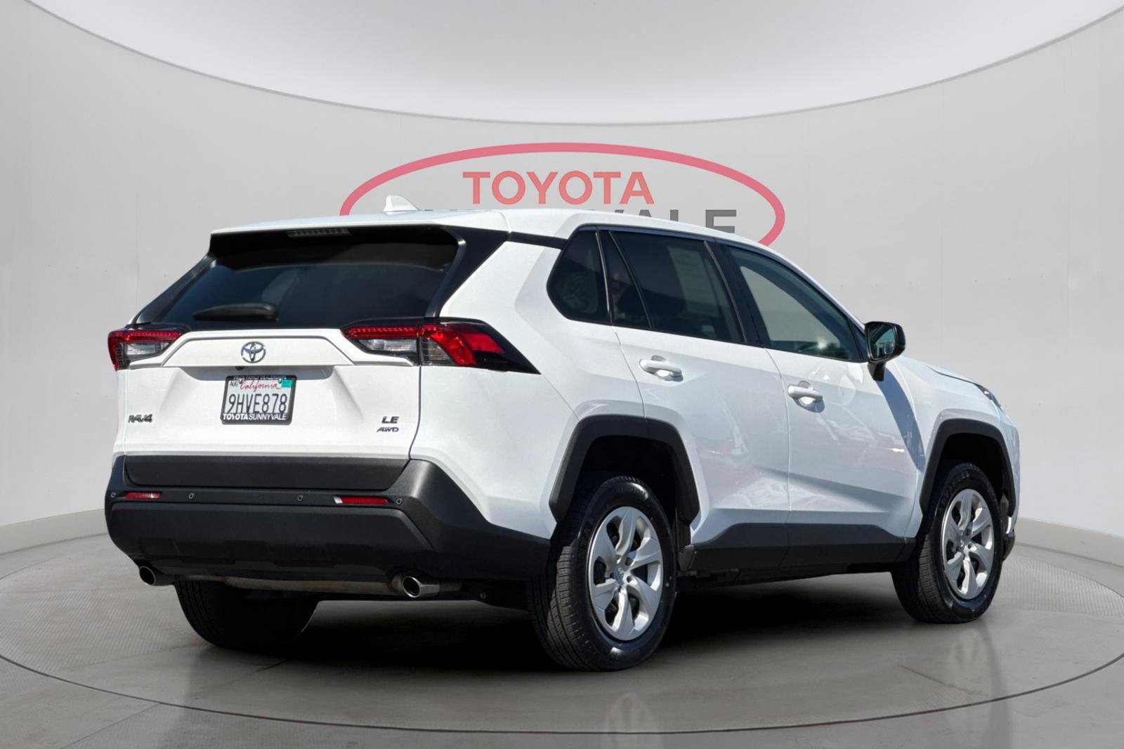 Used 2023 Toyota RAV4 LE AWD/4WD image 4