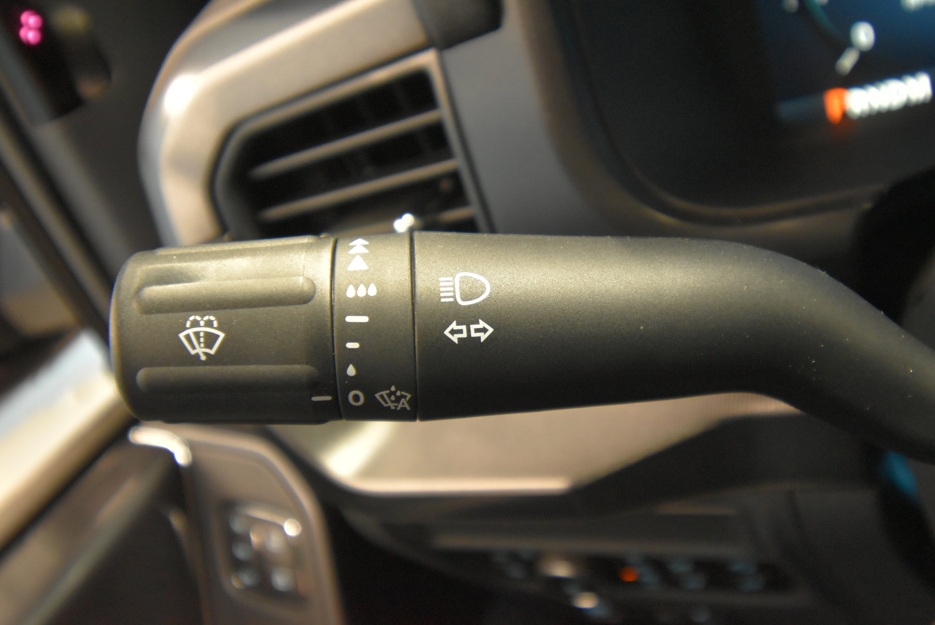 New 2025 Ford F150 Lariat w/ Equipment Group 502A High image 10