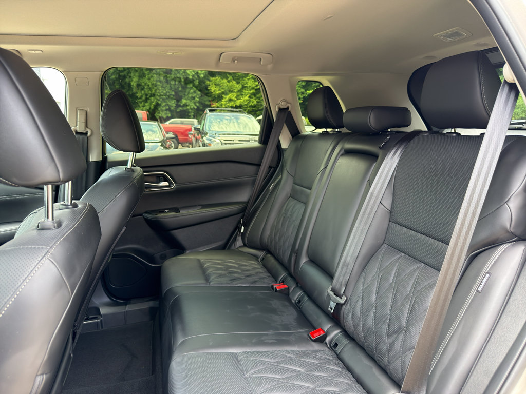 Used 2025 Nissan Rogue Platinum AWD/4WD image 14