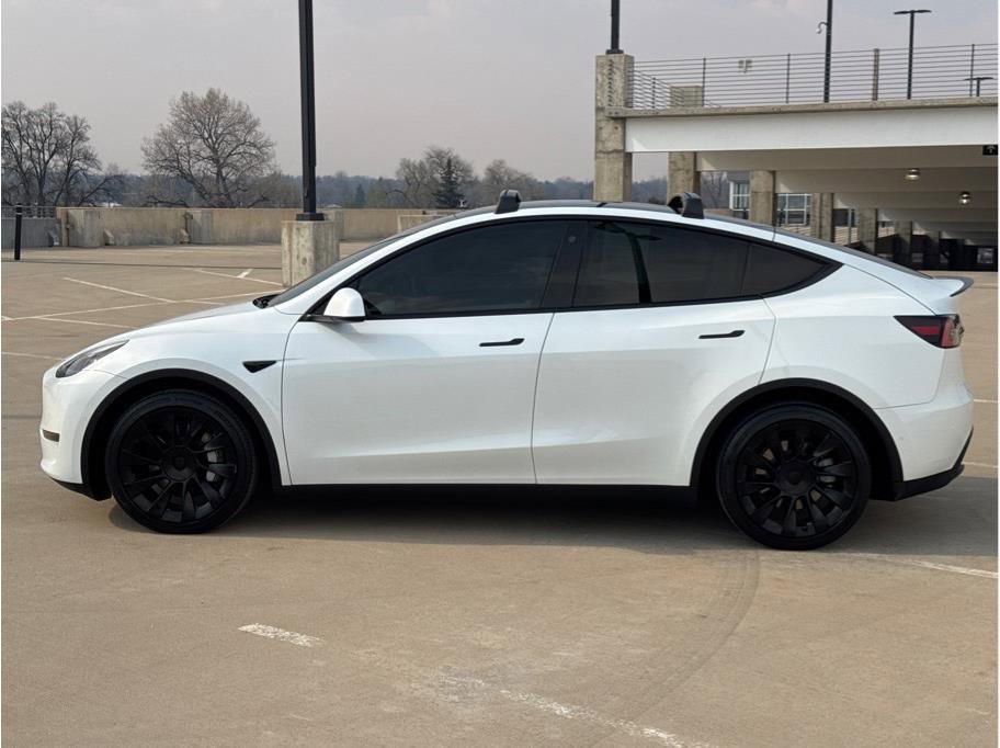 Used 2021 Tesla Model Y Long Range image 4