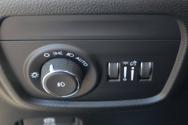 New 2025 Jeep Grand Cherokee Summit image 9