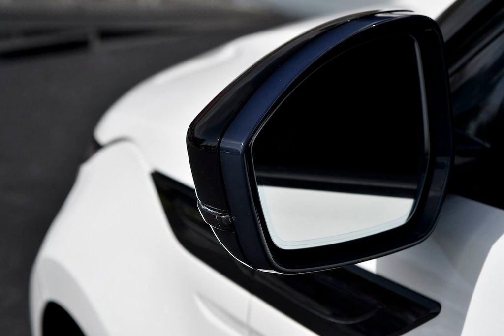 Used 2020 Land Rover Range Rover Evoque SE image 12