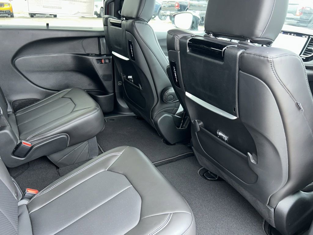 New 2026 Chrysler Pacifica Select image 23