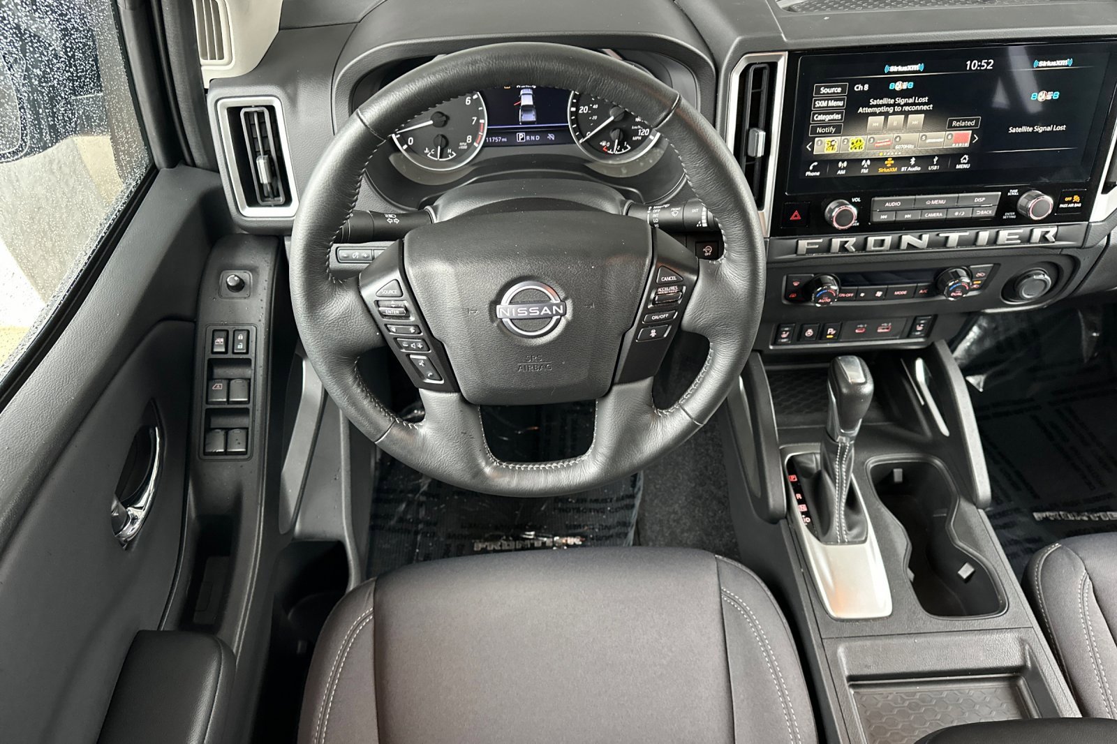 Used 2025 Nissan Frontier SV w/ SV Convenience Package image 16