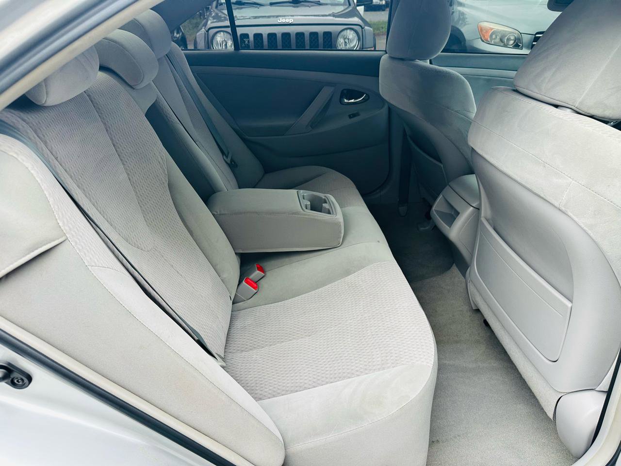 Used 2010 Toyota Camry LE FWD image 20