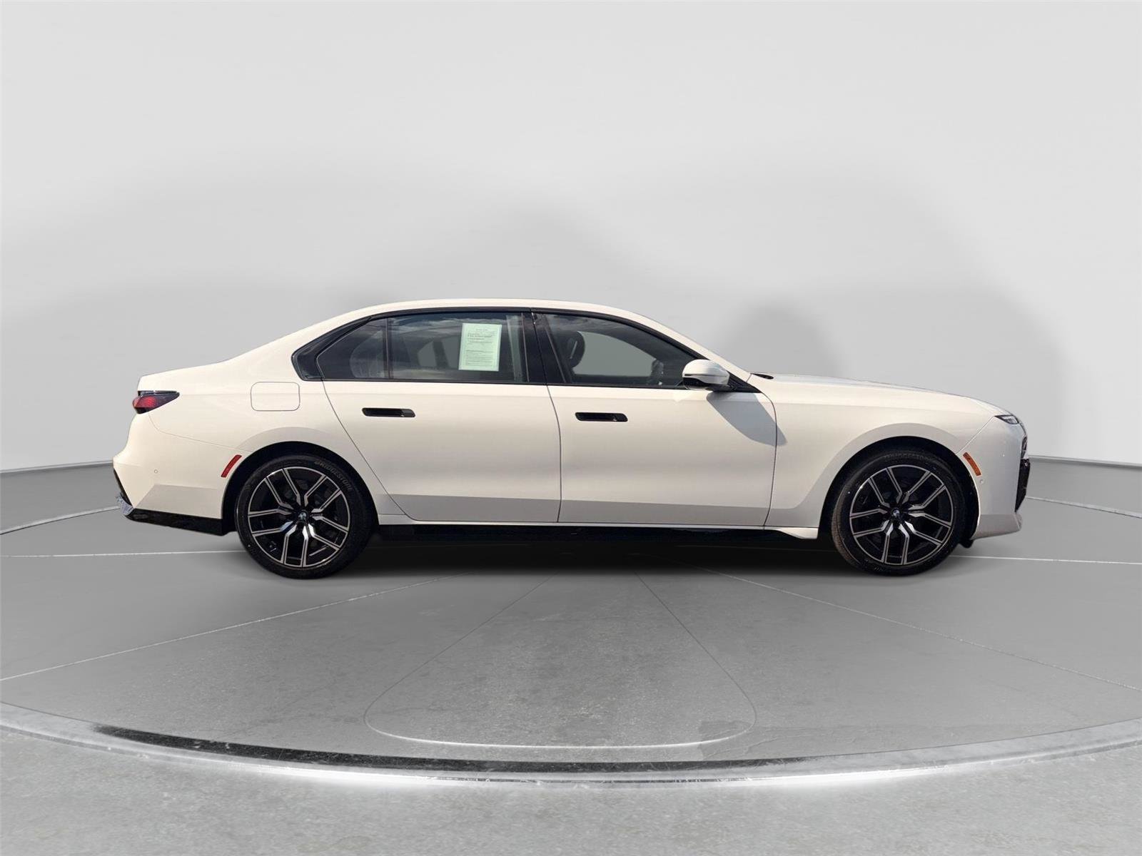 Certified 2025 BMW 760i xDrive w/ Premium Package AWD/4WD image 6