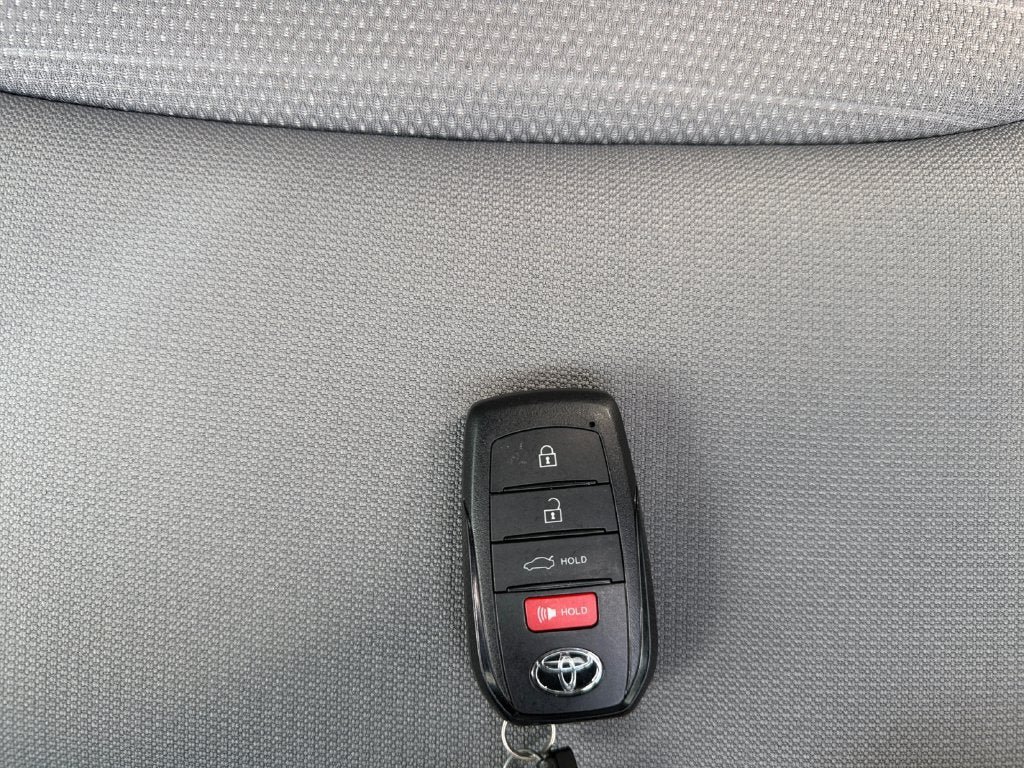 Used 2025 Toyota Corolla SE w/ Carpet Mat Package (TMS) FWD image 31