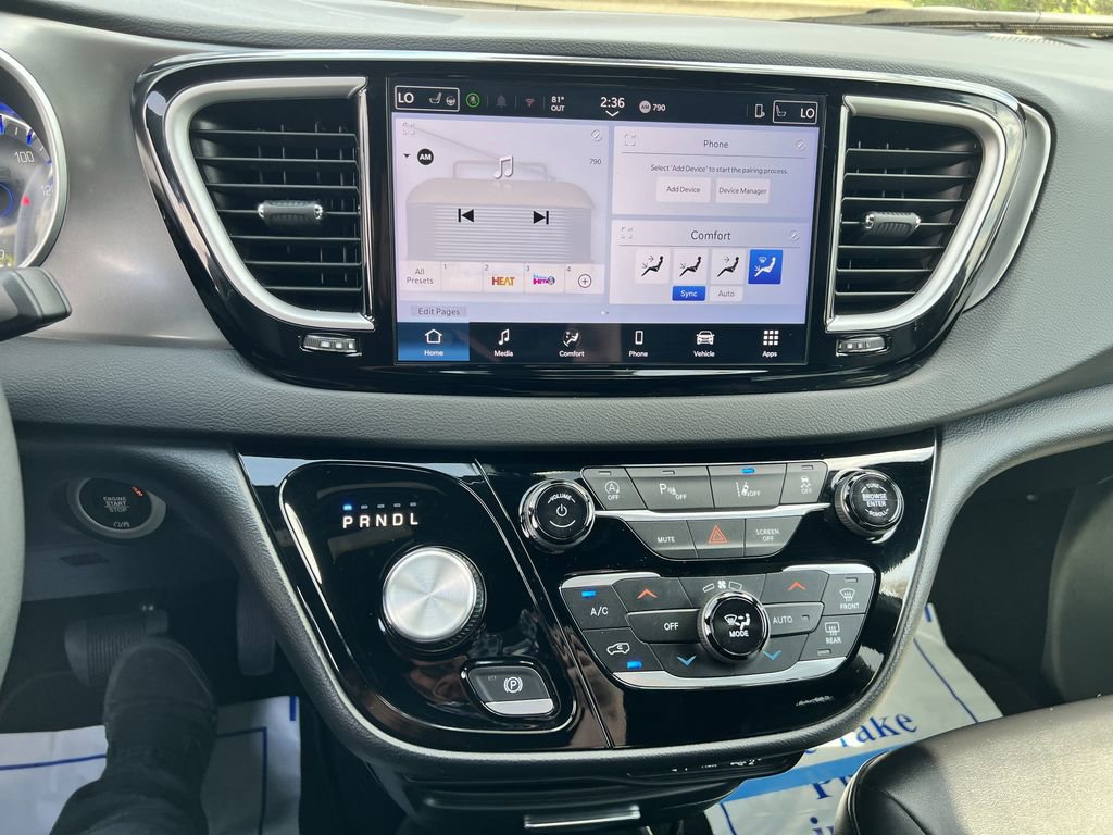 Used 2025 Chrysler Pacifica Select FWD image 11