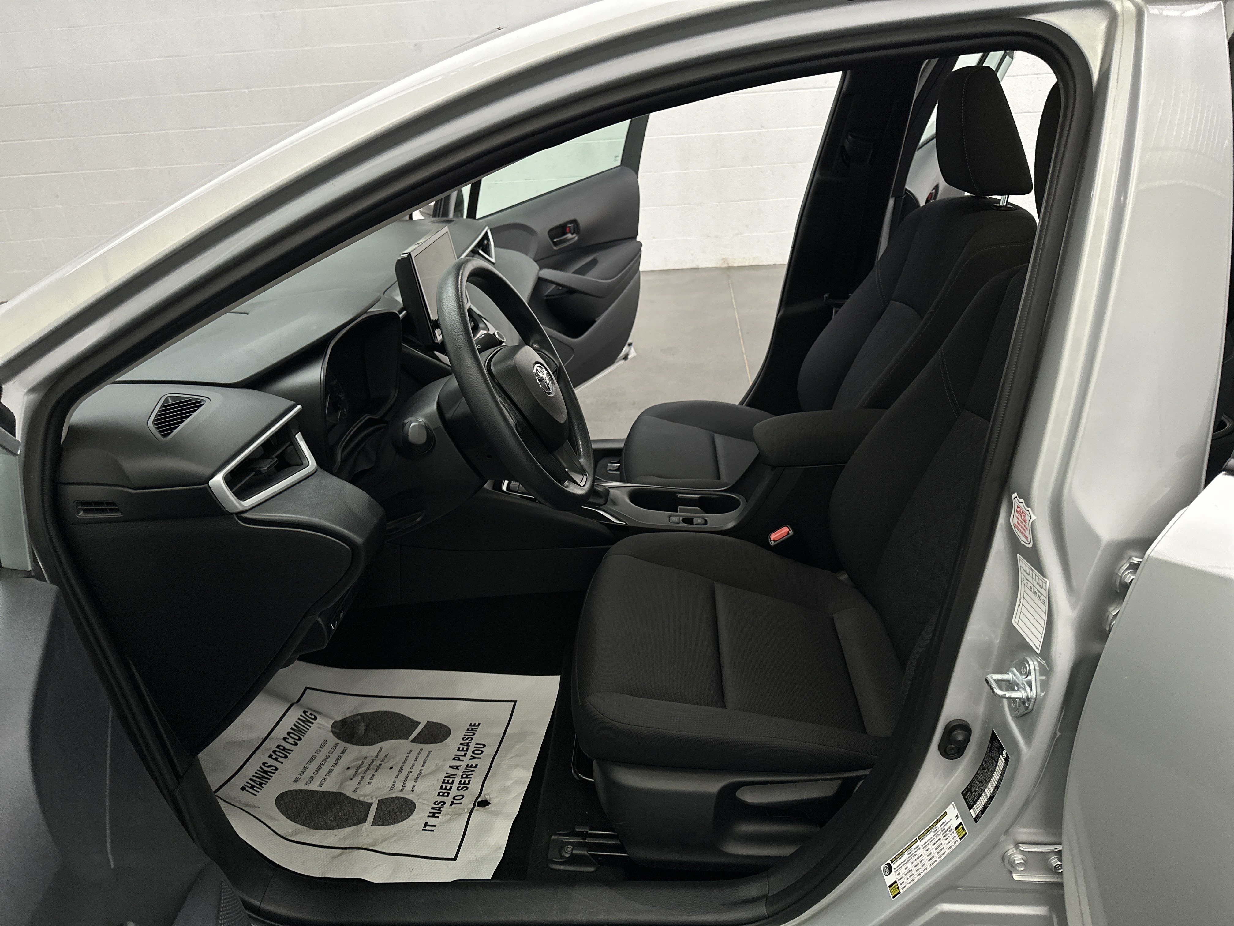 Used 2025 Toyota Corolla LE FWD image 15