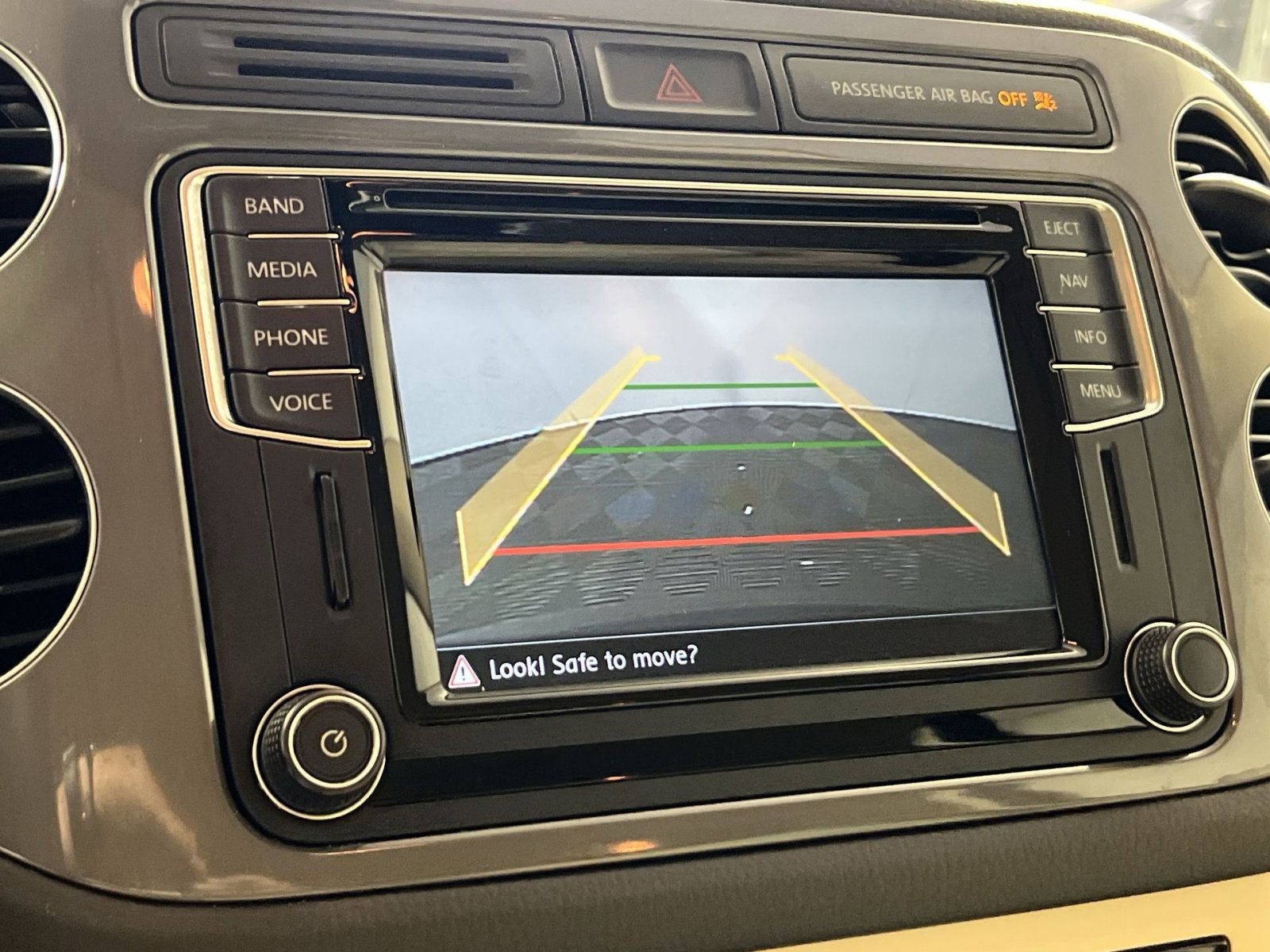 Used 2017 Volkswagen Tiguan SEL FWD image 20