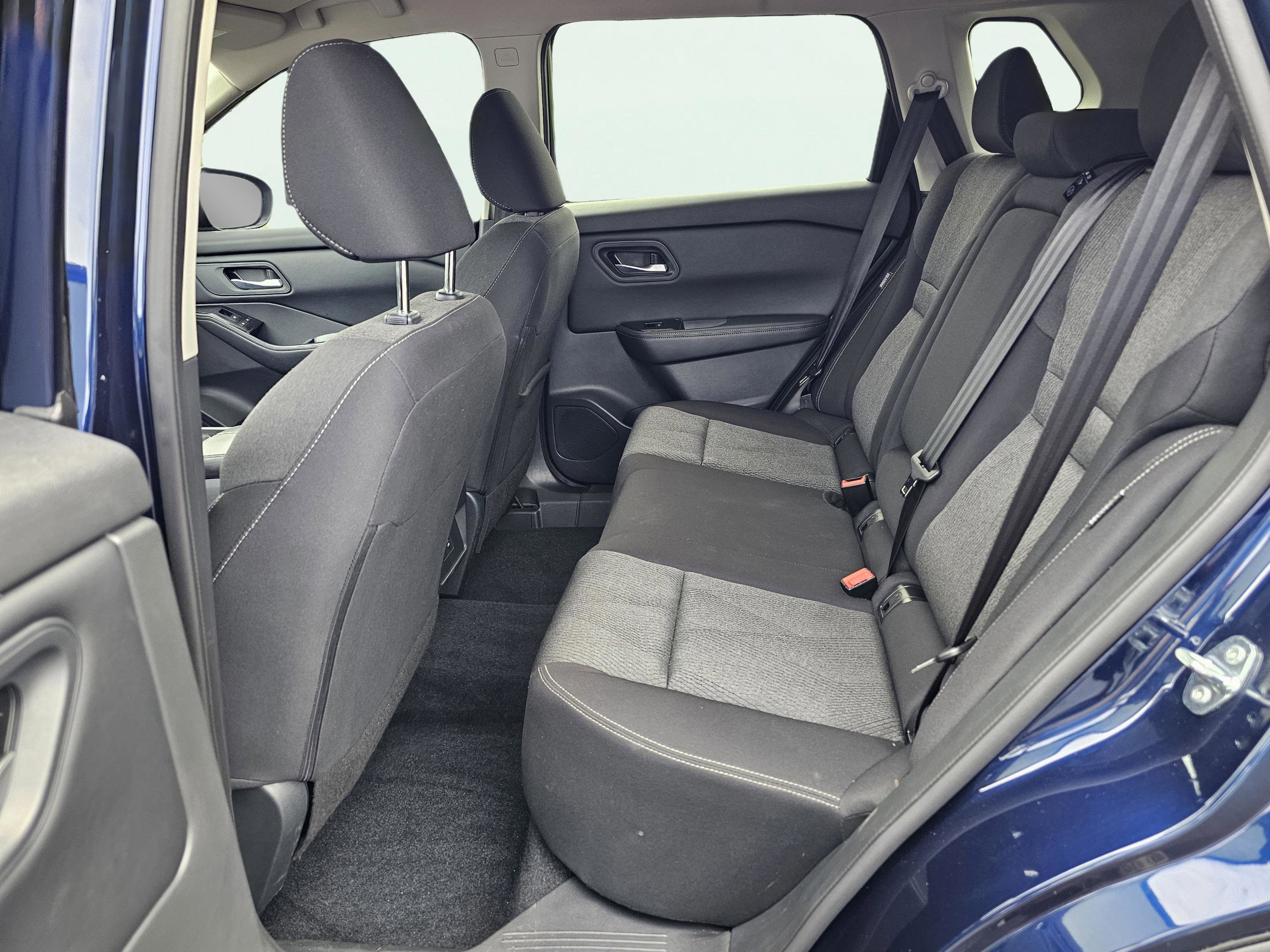 Used 2025 Nissan Rogue SV FWD image 30