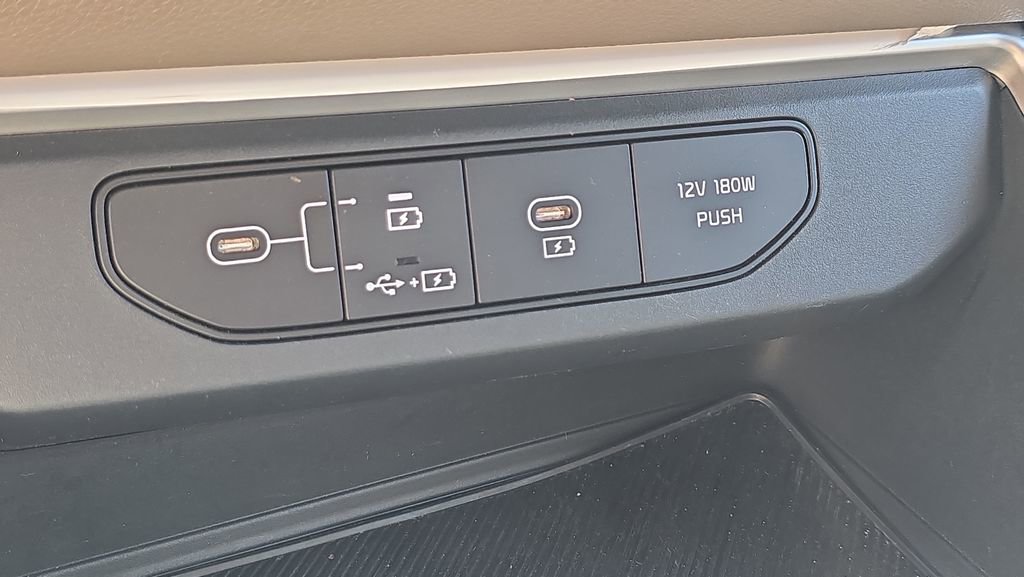 Used 2025 Kia Carnival FWD image 28