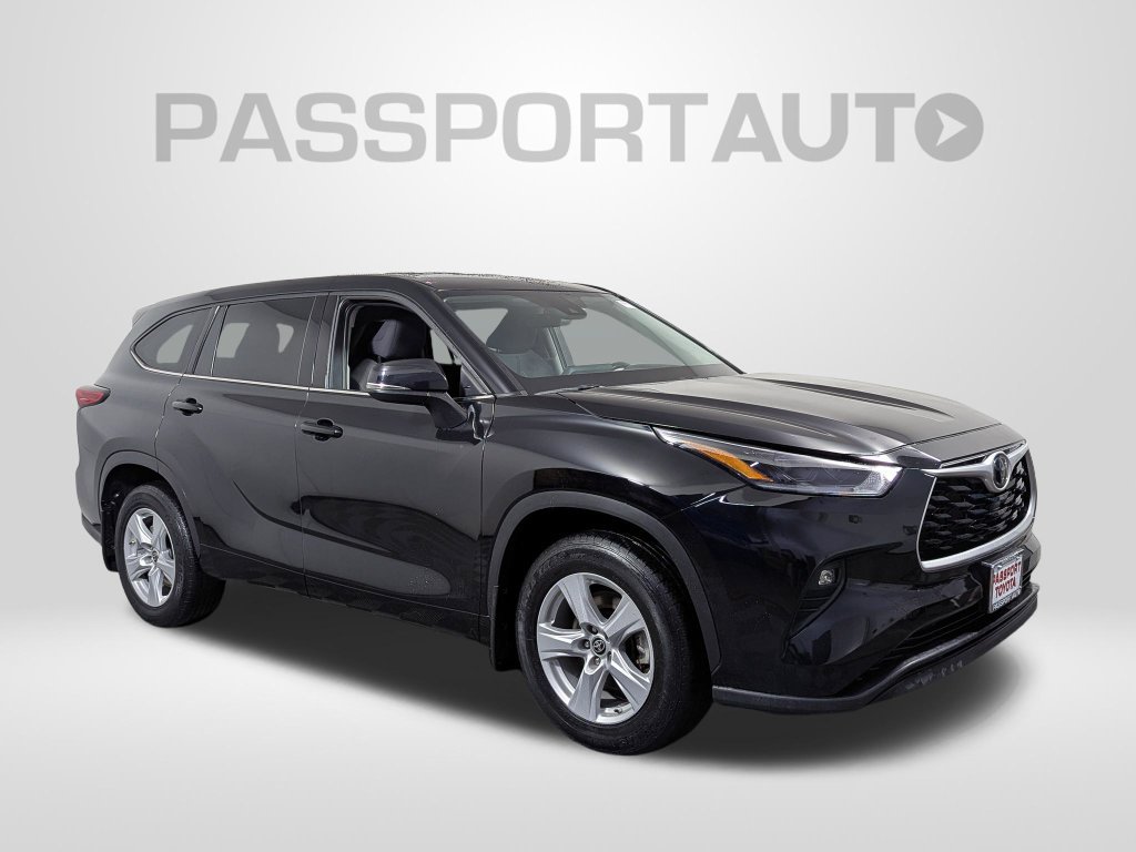 Used 2021 Toyota Highlander LE AWD/4WD image 11