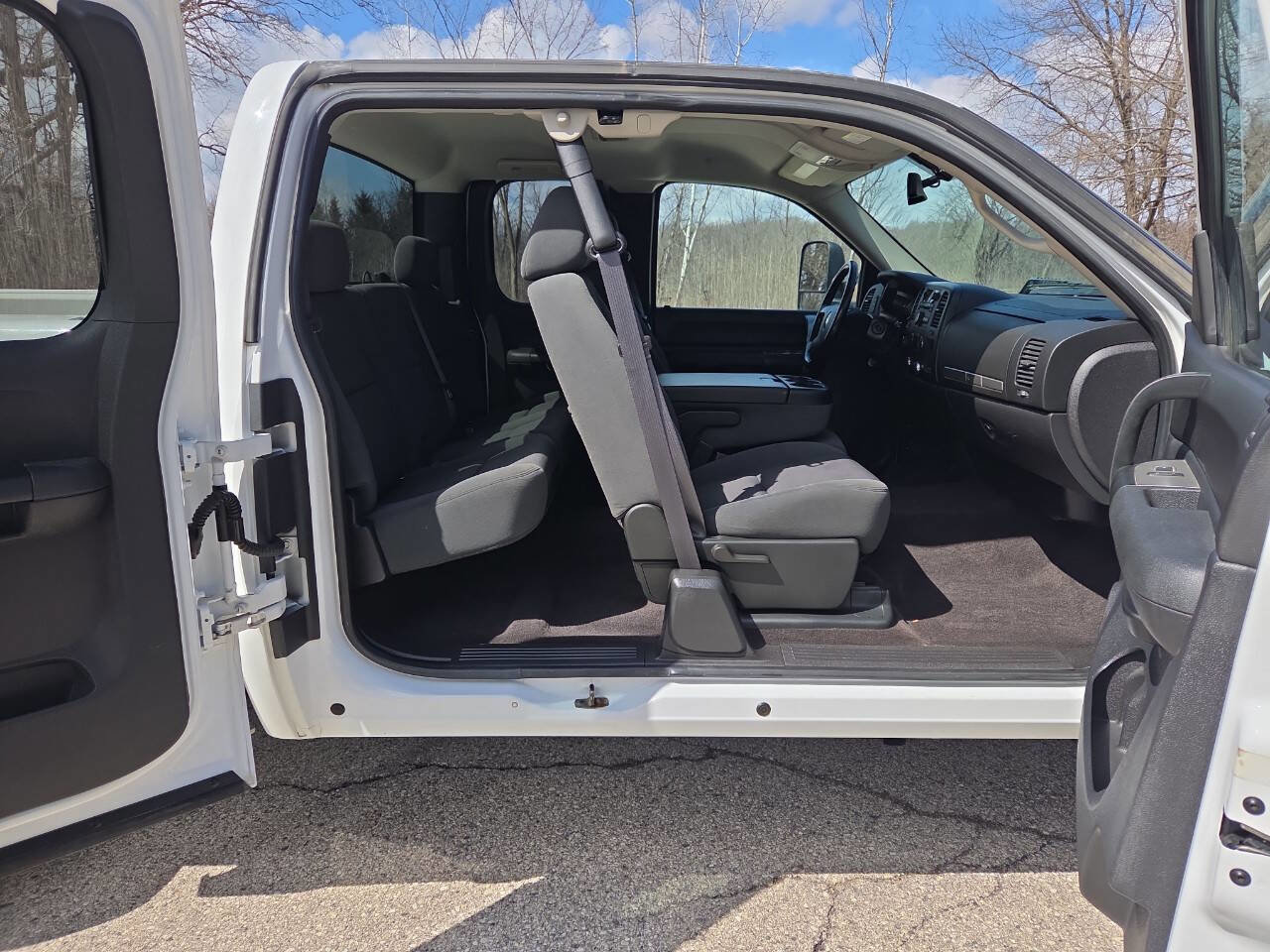 Used 2009 Chevrolet Silverado 2500 LT w/ Exterior Plus Package image 16