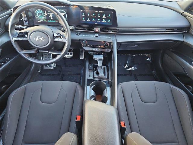 Used 2025 Hyundai Elantra SEL FWD image 18