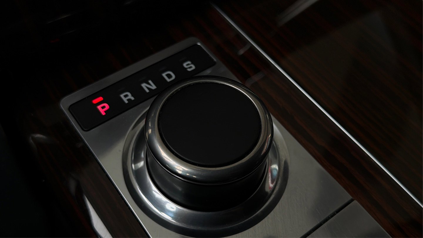 Used 2016 Land Rover Range Rover HSE image 29