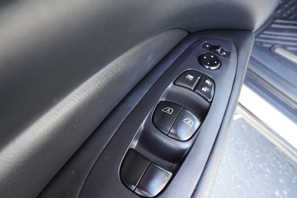 Certified 2020 Nissan Pathfinder SV FWD image 16