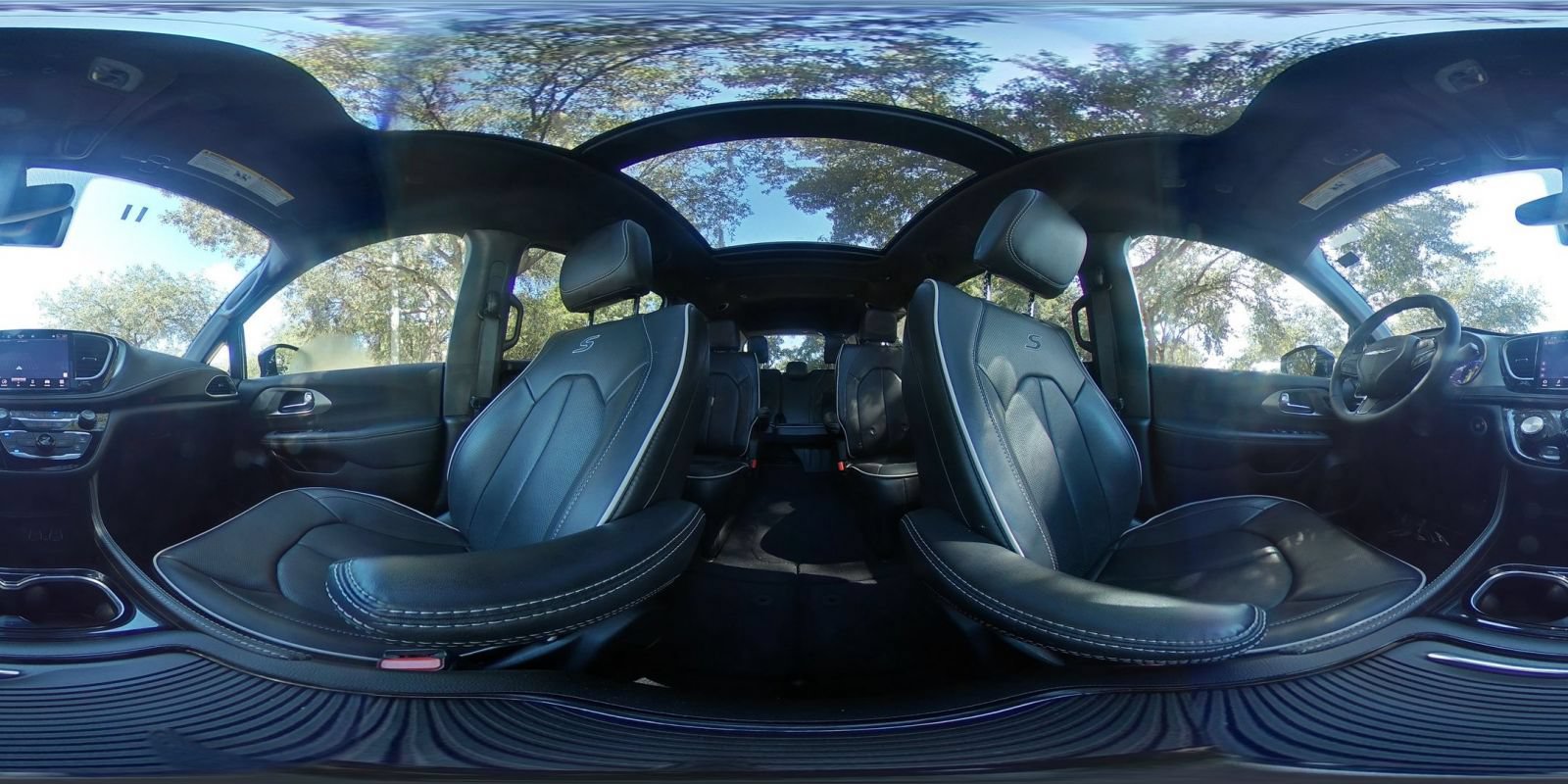 Used 2025 Chrysler Pacifica Limited FWD image 46