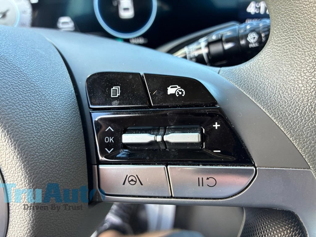 Used 2024 Hyundai Elantra SEL FWD image 28