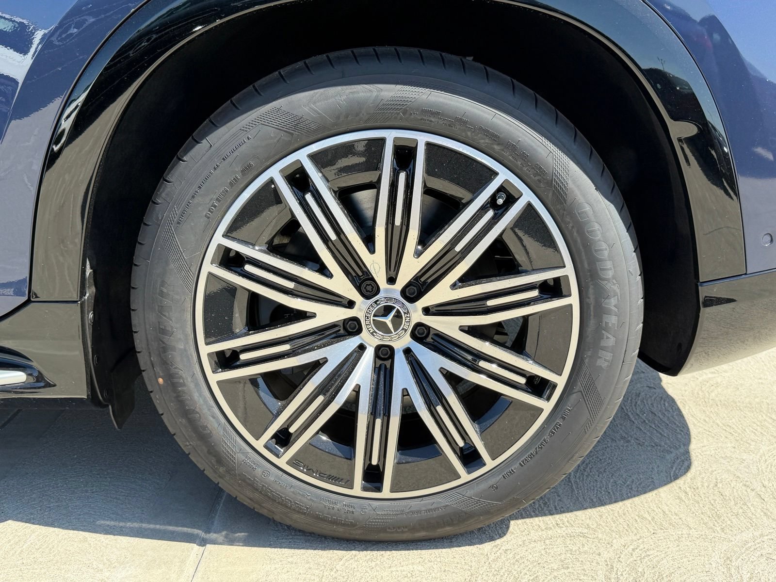 New 2026 Mercedes-Benz EQS 550 4MATIC SUV image 15