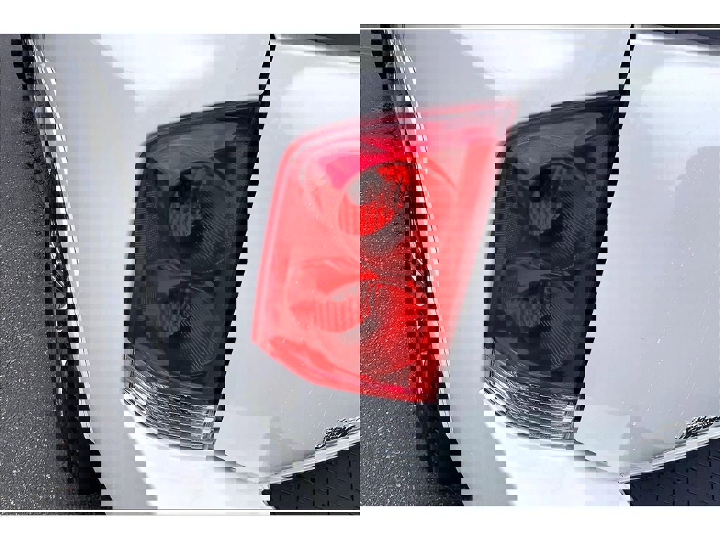 Used 2015 Nissan Armada Platinum w/ 2nd Row Captain Seat Package image 30