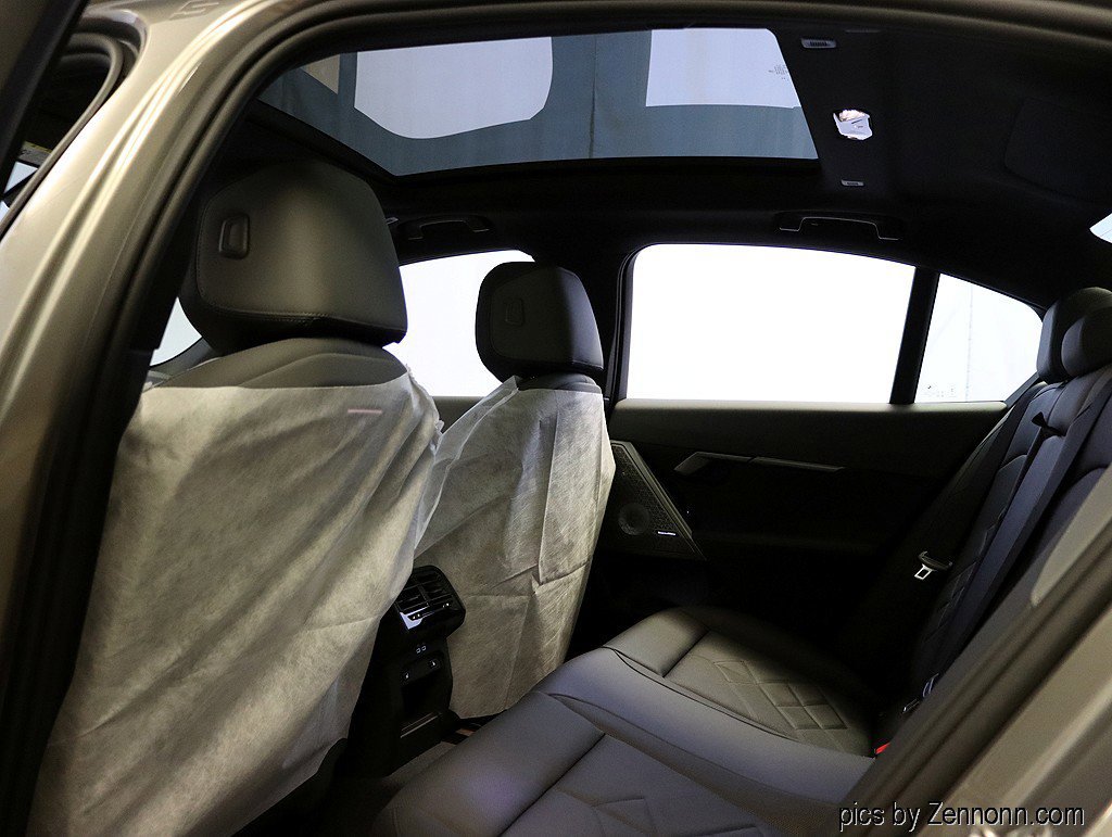 Used 2026 BMW 550e xDrive image 23