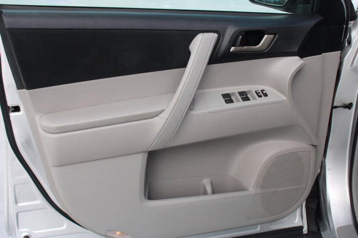Used 2011 Toyota Highlander 2WD w/ Tech Pkg image 10