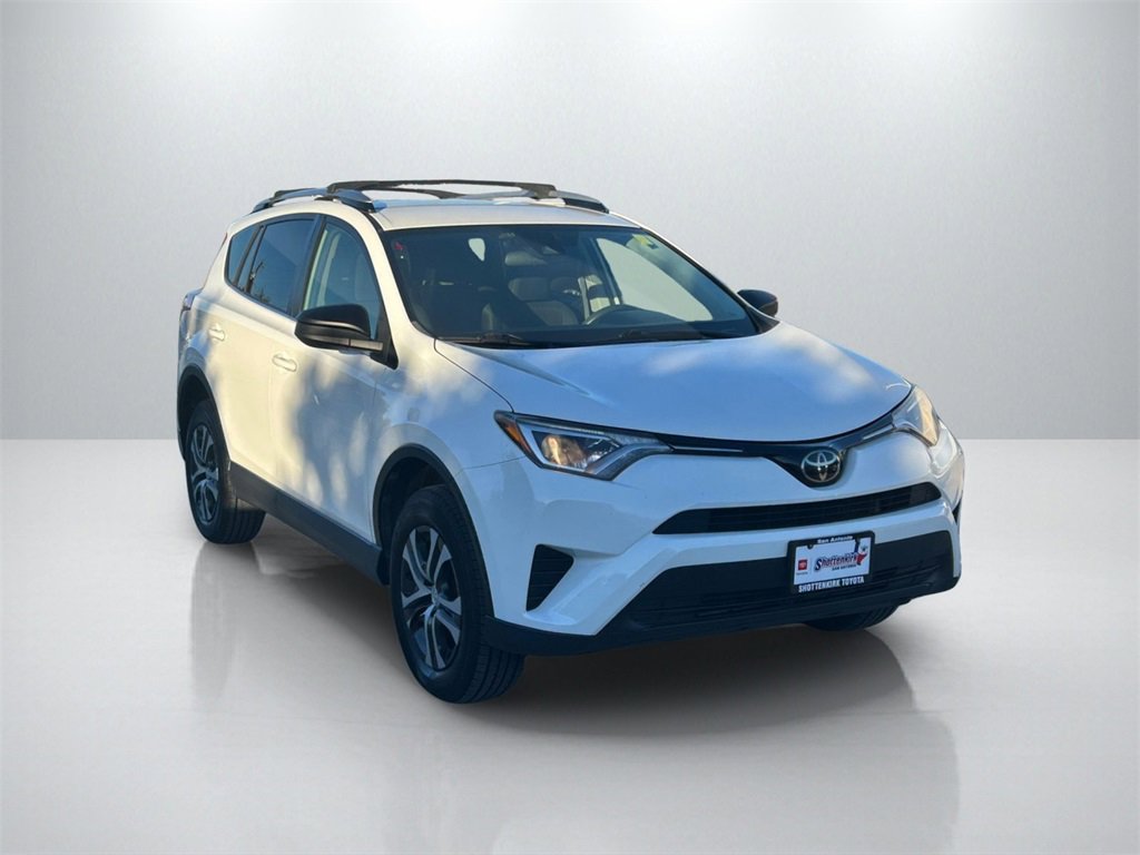 Used 2018 Toyota RAV4 LE image 3