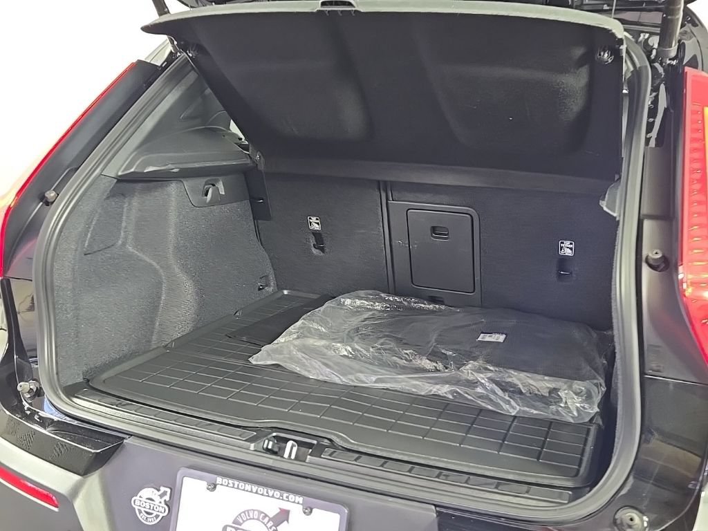 Certified 2023 Volvo XC40 B5 Plus w/ Driver Assist Package AWD/4WD image 18